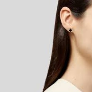 Clover Onyx earrings 18K yellow gold